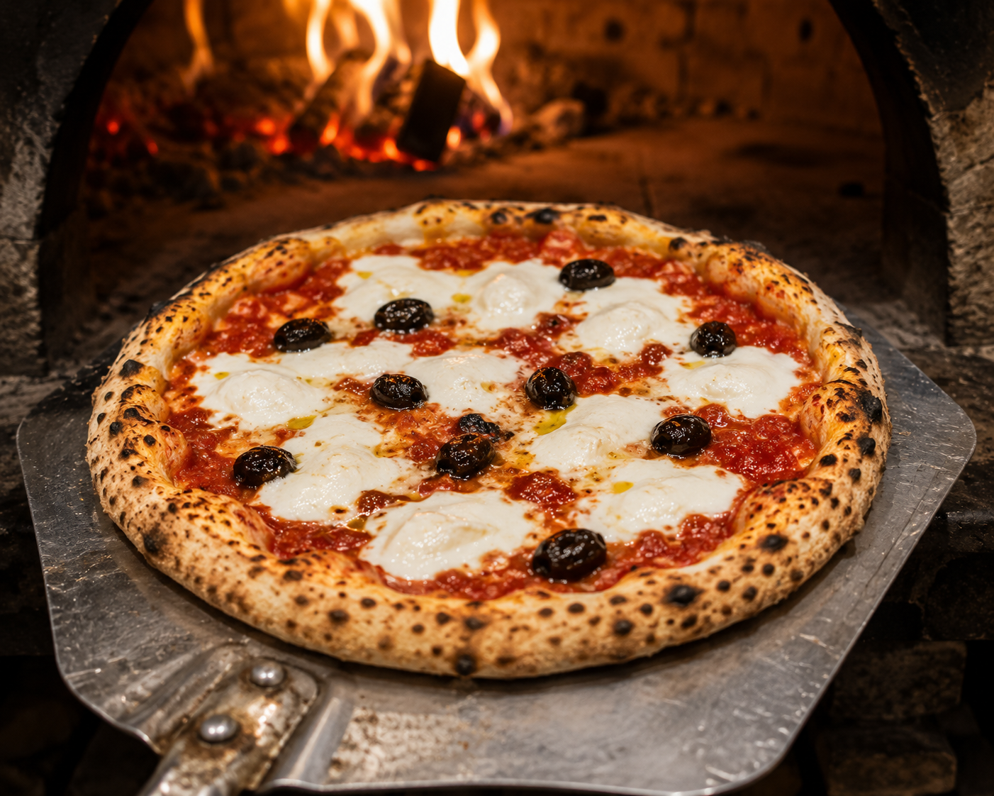 Pizza Buffala — tomate, mozza di Buffala, olives