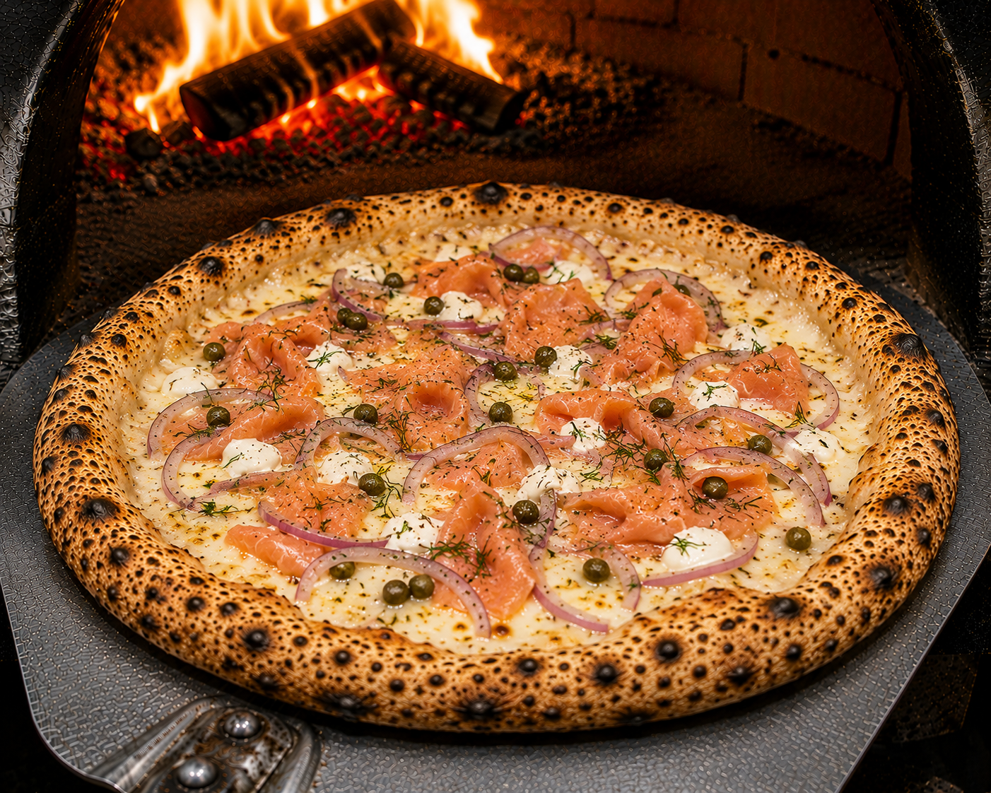 Pizza Nordiste — crème fraîche, saumon fumé, citron, mozza, aneth
